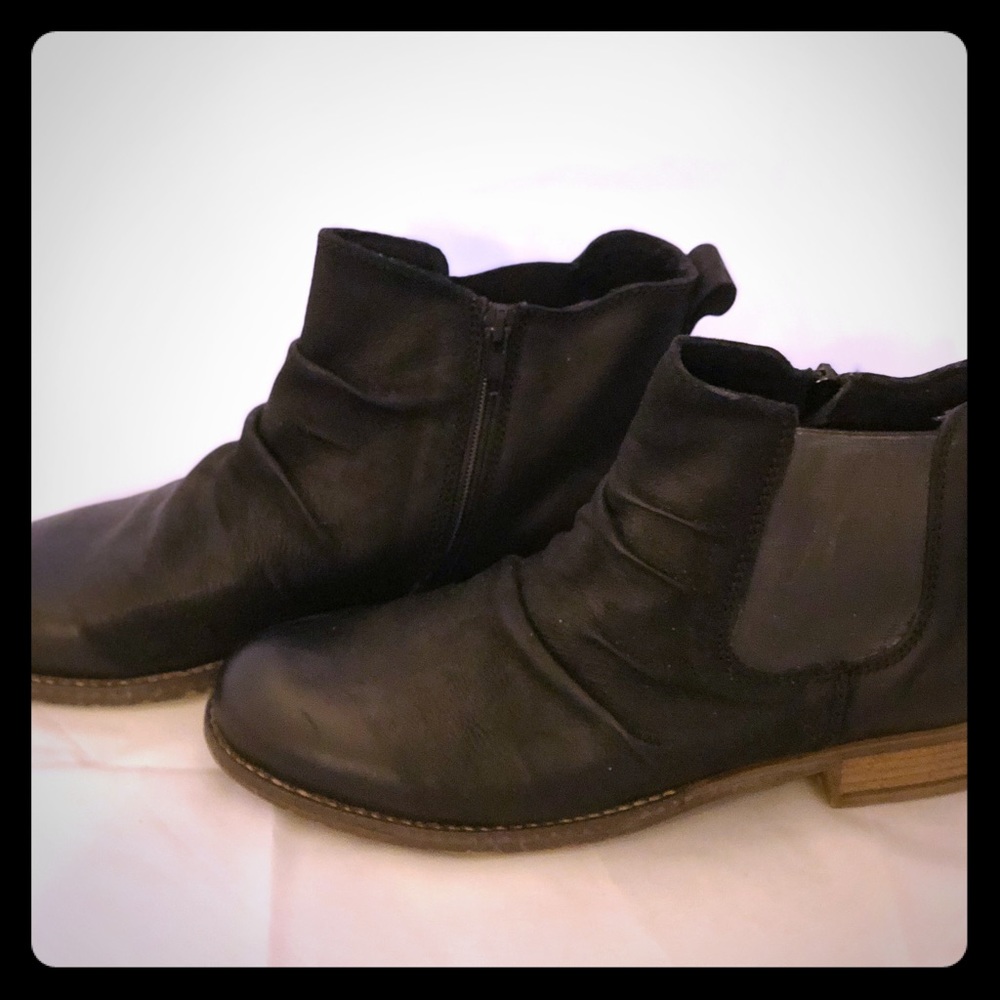 Josef Seibel black booties size 9